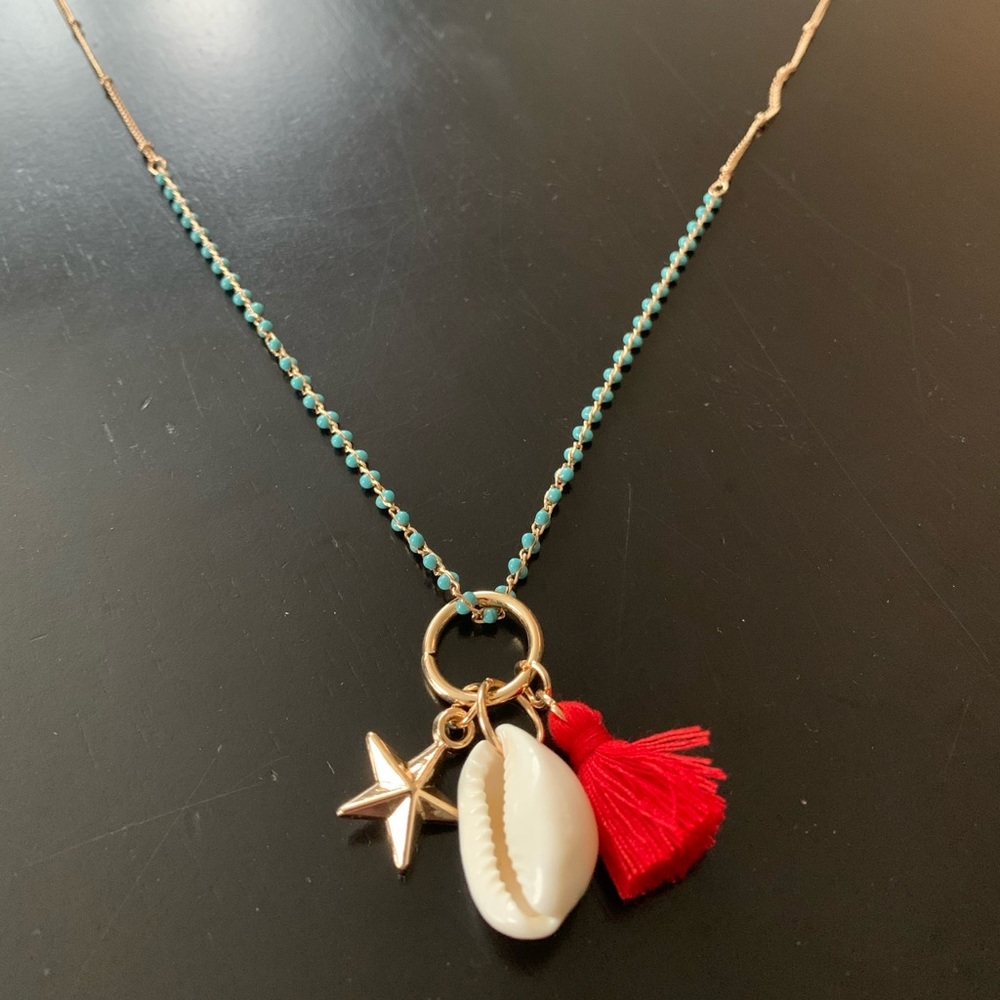 NWT!! Beachy necklace with gold chain